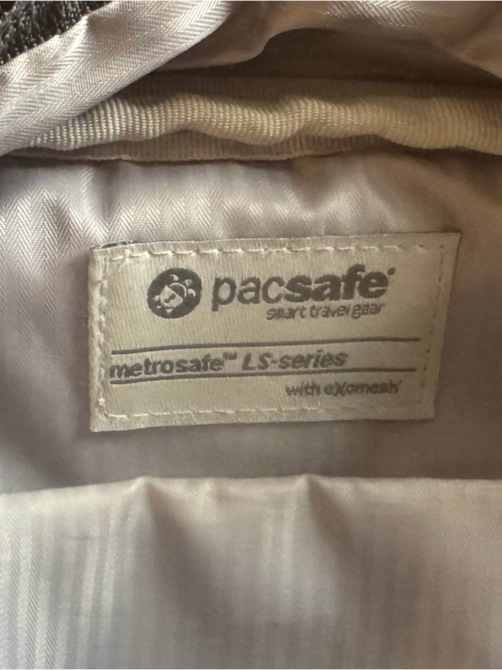 Pacsafe Metrosafe LS100 Crossbody Bag in Black - Picture 10 of 13